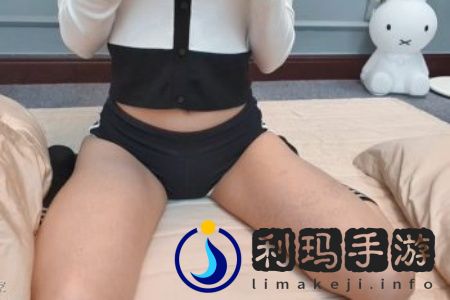 只贴3个创可贴的cos