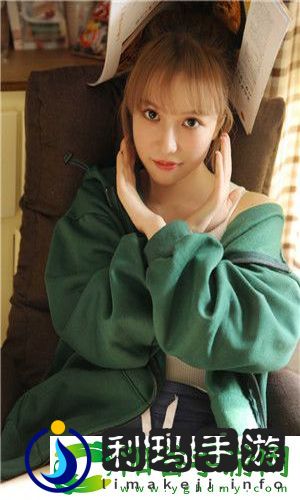 天美麻花果冻视频大全英文版：多彩美食与创意短片结合，带来视觉盛宴！