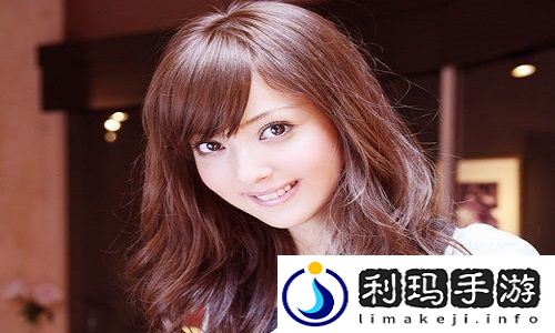 已满十八岁从此进入戴好耳机的