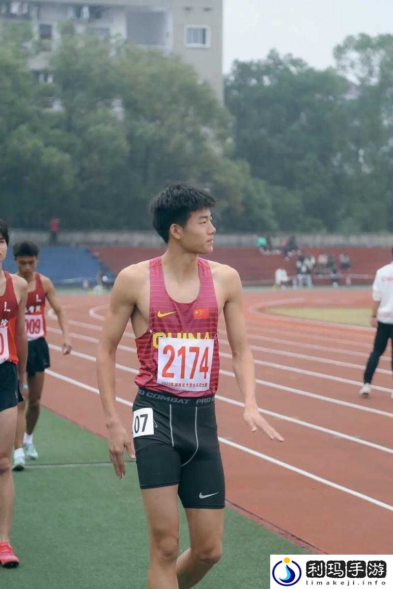 黑皮体育生体育学校体能训练