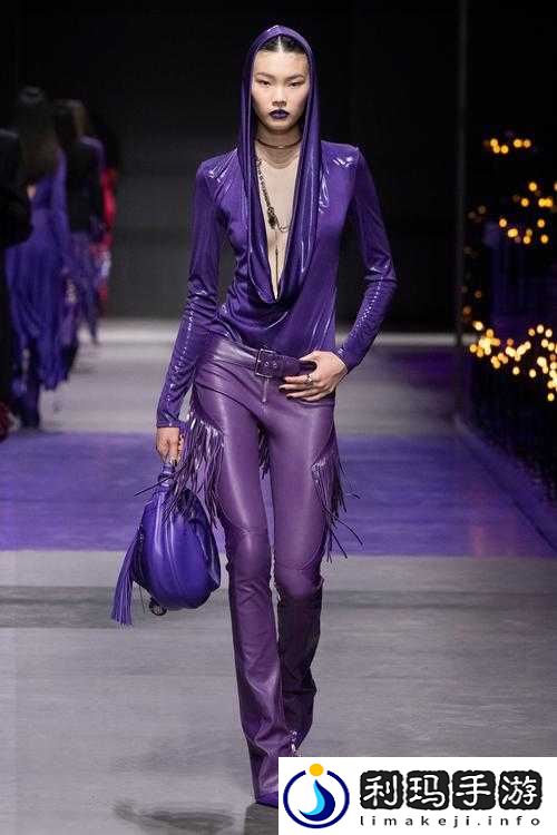 VERSACE 女士:时尚界的璀璨之星
