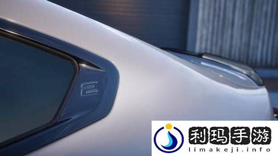 全新宝马2系轿跑车11月15日发布