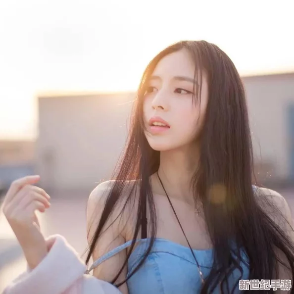 冰山校花胯下婉转承欢最新进展消息显示该作品在网络平台上引发热议