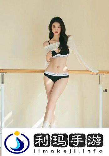 年轻女教师3：探寻青春与禁忌交织的激情之旅，感受生活的另一面！